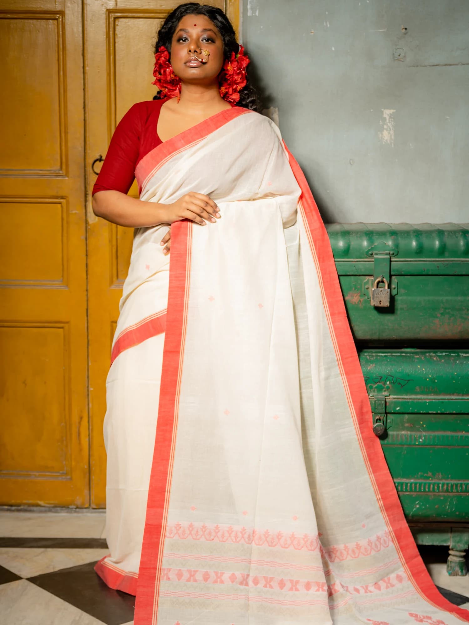  Lal Paar Sada Matha Tangail Saree thumbnail 2