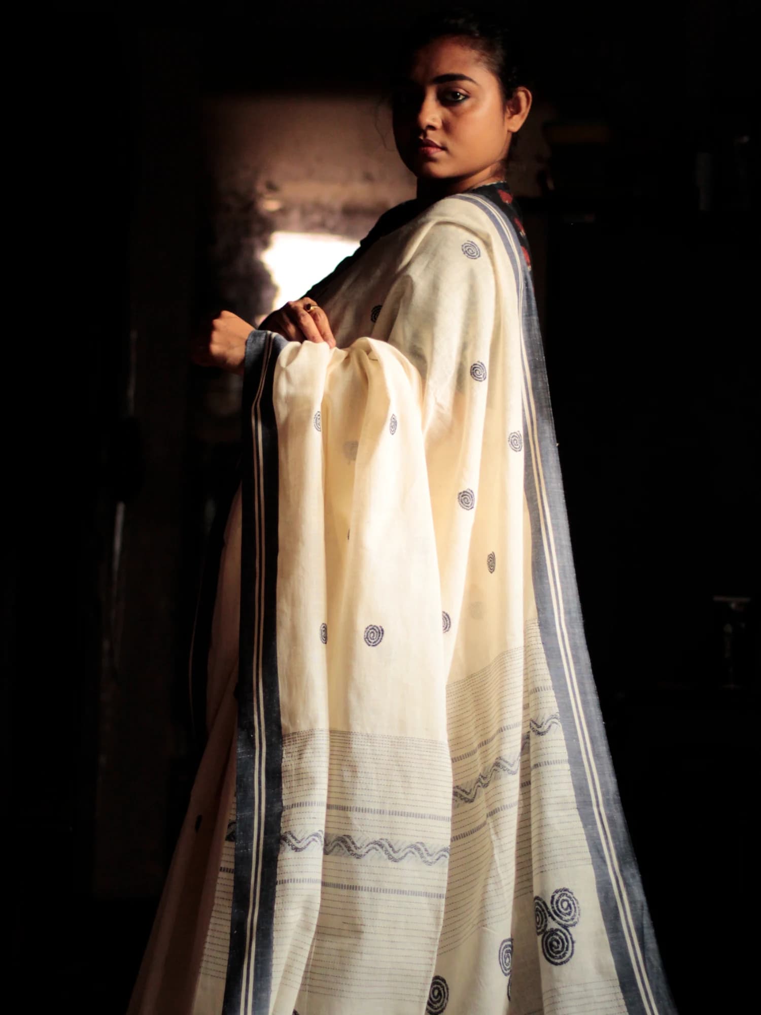 Cora White Aborto Tangail Saree