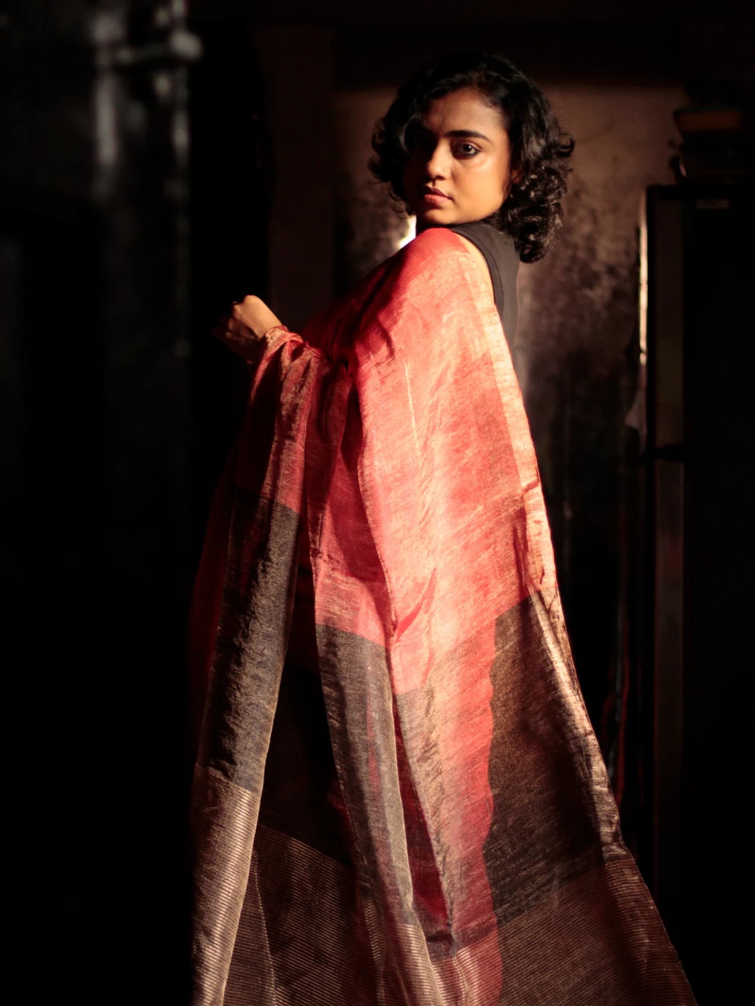 Junk Lea Metallic Rust Red Brown Tissue Linen Saree thumbnail 2
