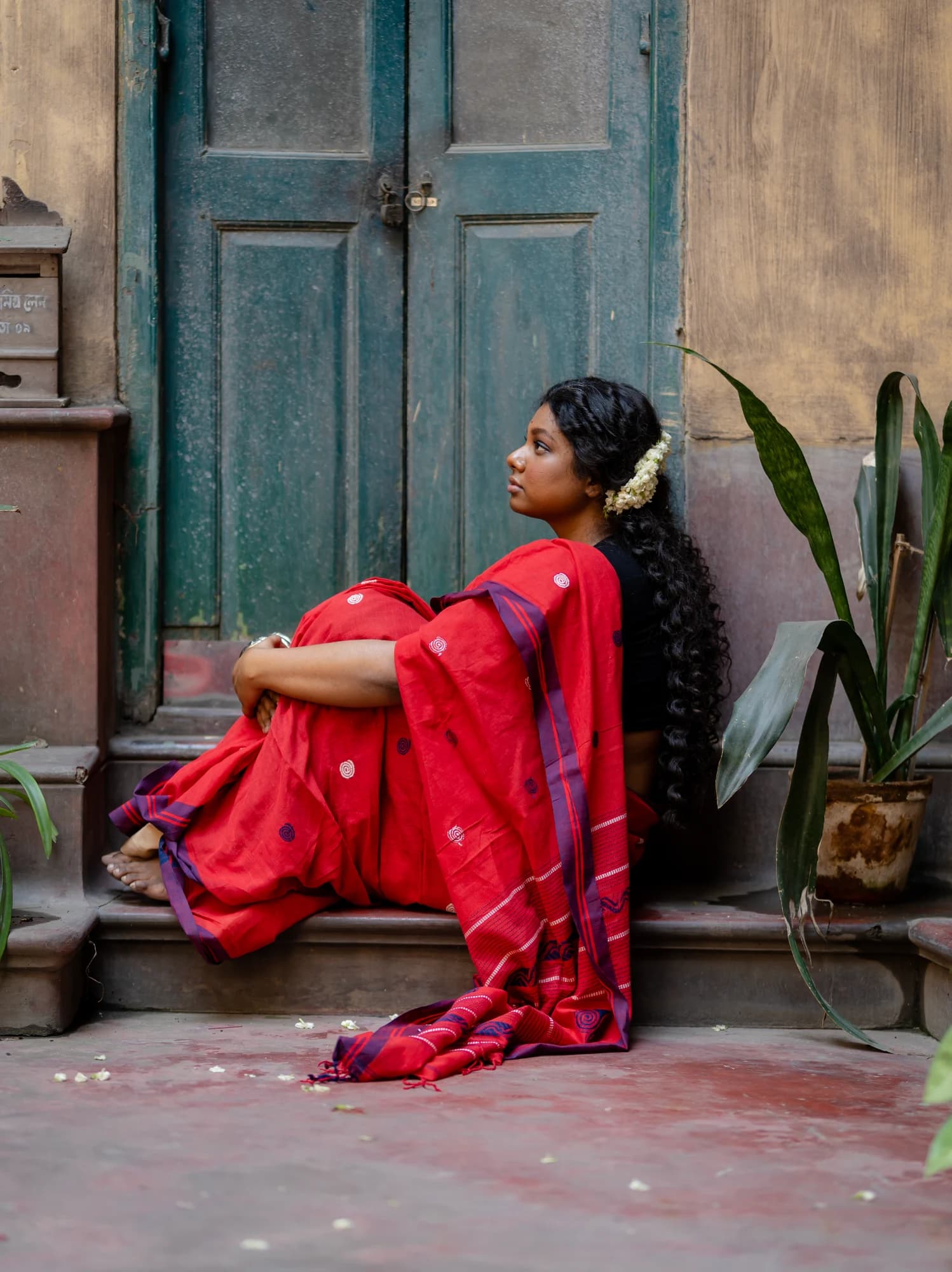 Classic Handloom Jamdani White & Red Saree thumbnail 2
