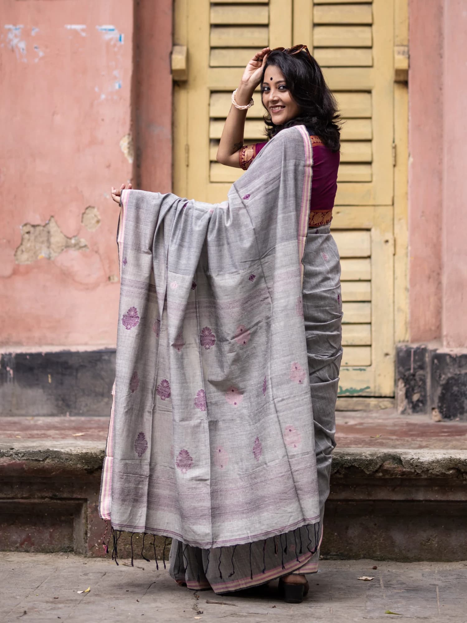 Triveni Ash Pink Matka Tangail Saree view 2